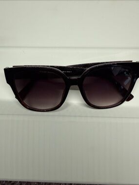 Steve Madden Black to Brown Gradient Cat-Eye Sunglasses